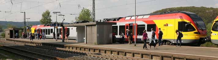 Auswirkungen seit Einsatz der HLB-Züge Gießen: Wiederherstellung des schnellen Stundentakts, erstmals mit Regionalexpress-Zügen schneller Stundentakt ist zuschlagfrei jede halbe Stunde ein