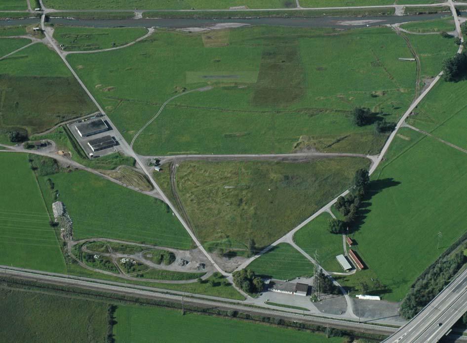 Anlagen Anlage 1: Unfallstelle Hausdach (Bunker) Start- und Landeplatz des Helikopters Warteraum für den nächsten Einsatztrupp (Standort des zweiten