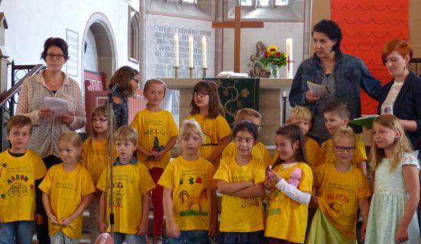 20 Kindergarten Mit einem Benefiz-Konzert zugunsten der Spangenberger Kindergärten sammelt Erich Hüttl, unterstützt von weiteren Musikern, 1500 Euro