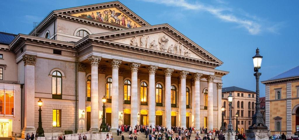 Bayerische Staatsoper München Die Bayerische Staatsoper zählt zu den renommiertesten Opernhäusern in Deutschland und begeistert mit ihren Inszenierungen immer wieder die gegenwärtige Opernwelt.