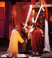 Strauss begaben sich mit dem Musical auf die Spuren von Jesus in Jerusalem von seinem Einzug in die Stadt bis zum Tod am Kreuz auf Golgatha.