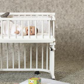 1 Verschlussgitter und Rollen Sicherheit mit Komfort Verschlussgitter Mit dem praktischen Verschlussgitter schläft das Baby auch dann