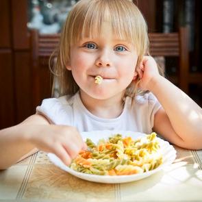 Was SelbstregulaIonsfähigkeit stärkt Auf die Fähigkeit des Kindes vertrauen Signale wahrnehmen (Hunger, Säjgung, Gefühle ) Signale richug interpreueren