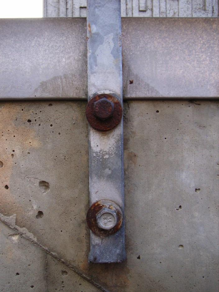 2.) Spezifische Anforderungen hier: Werkstoffauswahl Bimetallkorrosion durch falsche Werkstoffwahl Unbeabsichtigter Kontakt zwischen