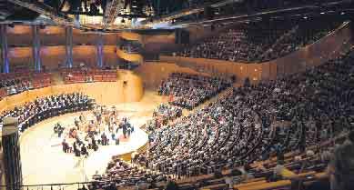 Ein musikalischer Jahreshöhepunkt Seit 20 Jahren gibt die Chorgemeinschaft Cäcilia Zündorf regel- mäßig Konzerte in der Kölner Philharmonie - für das diesjähri- ge Adventskonzert standen Hän- del,