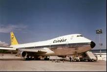 1971 Als erste Ferienfluggesellschaft der Welt setzt Condor eine Boeing 747, den Jumbo, das zu dieser Zeit größte