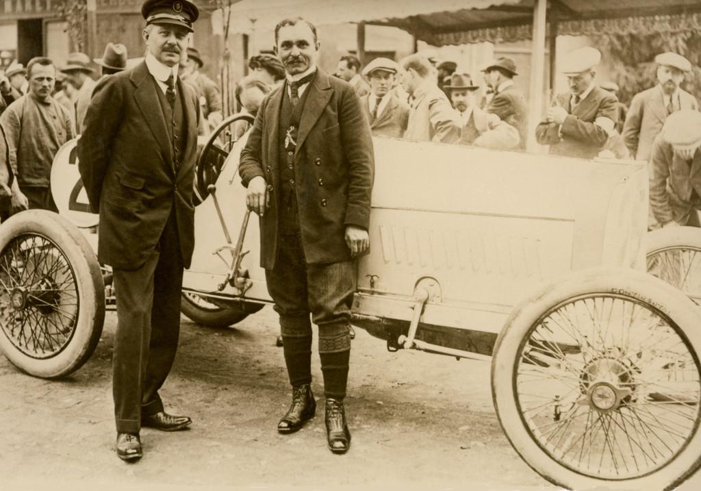 Geheimrat Wilhelm von Opel (links)