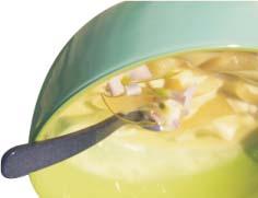 Sahnejoghurt einrühren. Mit Prise Zimt abschmecken, dann gestückelte Birnen unter die Quarkspeise heben. Köstlich!