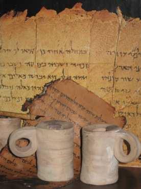 Tintenfässchen wie sie in Qumran gefunden wurden dekorative Nachbildung aus Ton, lackiert,