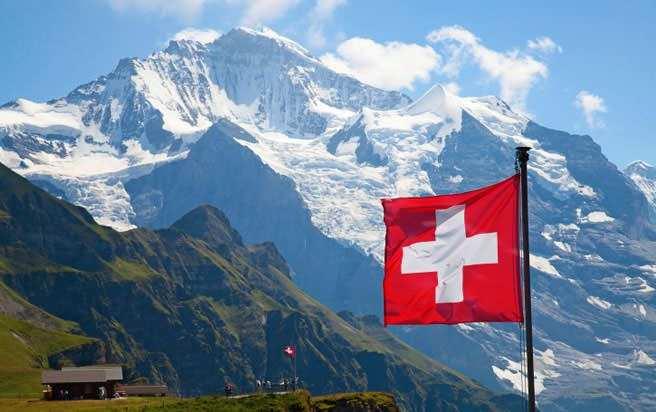 Schweiz Wer aus selbstsüchtigen Beweggründen jemanden zum Selbstmorde verleitet oder ihm dazu Hilfe leistet, wird, wenn der Selbstmord ausgeführt oder versucht wurde, mit Freiheitsstrafe bis zu fünf