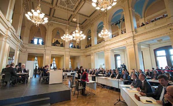 P a n o r a m a Am 4. Oktober konstituierte sich der Landtag der 7. Wahlperiode im Konzertfoyer des Schweriner Theaters.