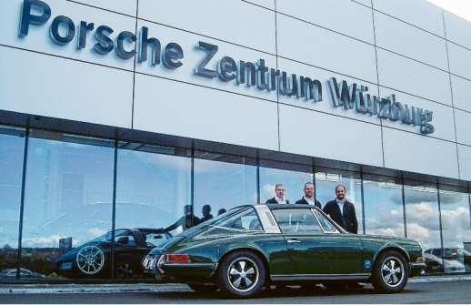 Bei einem der größten Oldtimer-Events Deutschlands ließen sich im letzten Jahr die 180 Teilnehmerfahrzeuge im neuen Porsche Zentrum Würzburg hautnah erleben.