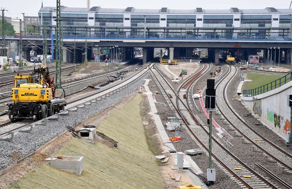 Jeden Dienstag ist der Bürgerbeauftragte der Bahn für das Ostkreuz- Projekt im knallroten Container persönlich ansprechbar, bei Bedarf auch zu anderen Zeiten.