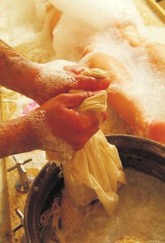 Rhassoul Ein Peeling mit Rügener Kreide versetzt Sie im Zusammenspiel mit dem wohlig feuchten Kräuterdampf im orientalischen Dampfbad