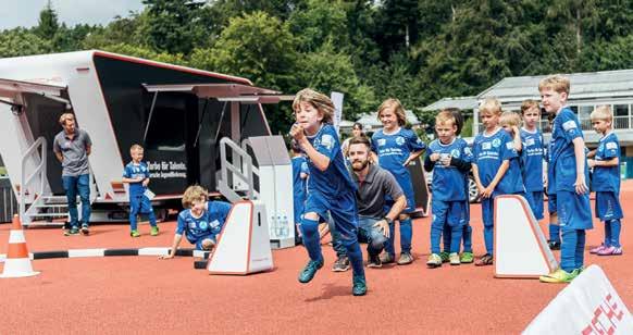 Die Teams der Stuttgarter Kickers, SG Sonnenhof Großaspach, Bietigheim Steelers und der Porsche Basketball-Akademie nahmen an der Verleihung teil.