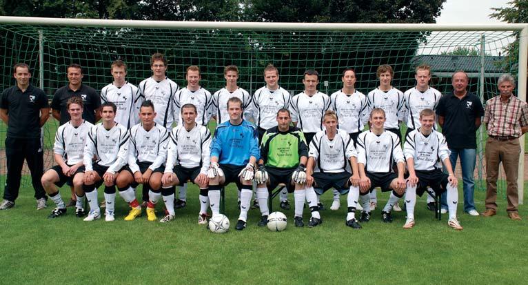1. Herren Die 1. Herrenmannschaft beendete die Vorsaison als Tabellendritter hinter dem Bezirksliga-Aufsteiger SV Heide und dem BV Bad Lippspringe II.