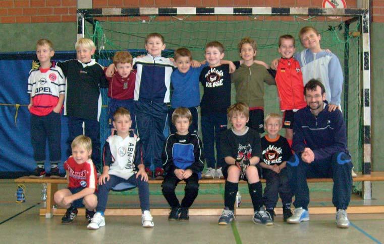 F-Junioren Motiviert durch das Fußball-Sommer- Märchen der Nationalmannschaft haben die Tigers im Sommer 2006 als Mini-Kicker ihre eigene Karriere gestartet.
