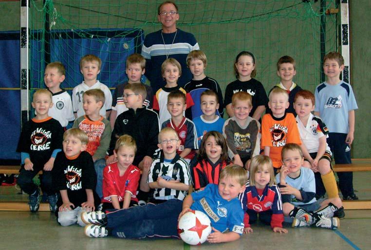 G-Junioren Die G-Junioren sind der jüngste aktive Nachwuchs der Fußballabteilung. Diese Gruppe besteht aus Kindern mit dem Geburtsjahr 2001 und jünger.