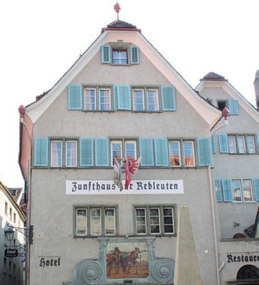 Churer Zünfte 1465 - heute Das Zunfthaus der Rebleuten, Pfisterplatz 1 Das Zunfthaus der Schuhmacher, Süsswinkelgasse 7 Zunfthäuser Die Zünfte spielten im Stadtleben eine grosse Rolle.