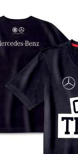 t-shirt one team, Herren Schwarz mit roten Kontrasten. 00 % Baumwolle. Slim fi t. Mercedes-Benz DFB-Partnerlogo und Schritzug Mercedes-Benz auf dem Rücken. Größen S XXXL.