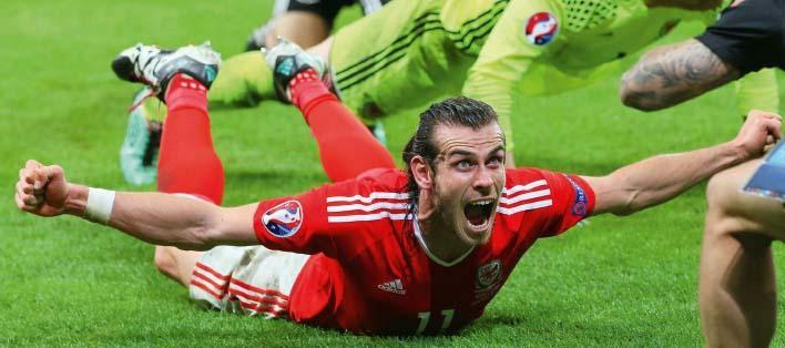 Der Jubeldiver. Gareth Bale rutscht freudestrahlend Richtung Kamera, feiert so den EM-Sieg gegen Geheimfavorit Belgien.