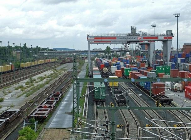 Folie Schiene 13 Abwicklung im Eisenbahnterminal Die Ladungssicherung auf einer Transporteinheit (CTU)