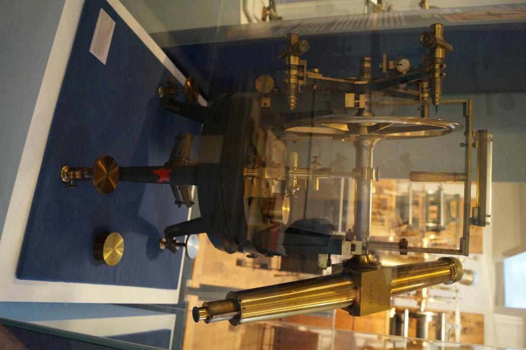 Universalinstrument Berlin um 1870 transportables Instrument ermöglicht das Ablesen von Höhe und Azimut eines