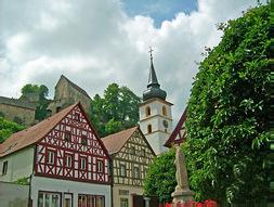 Jahrhundert (1060) durch Botho von Kärnten, war sie ursprünglich zur Sicherung des Gebietes zwischen Obermain und Pegnitz nach Südosten im Besitz der Babenberger Markgrafen von Schweinfurt.