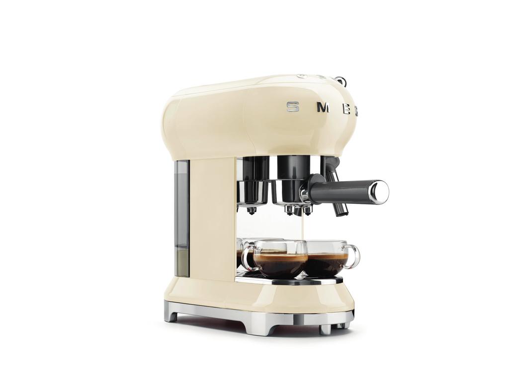 Farbe, Design und Geschmack, DIE PERFEKTE MISCHUNG Die Espresso-Kaffeemaschine von SMEG ist mit ihrem einzigartigen Design eine zeitlose Ikone.
