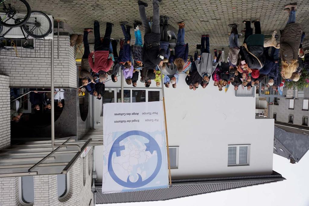 STATION 4: ISLAMISCH-TÜRKISCHE GEMEINDE Von dem evangelischen Gotteshaus wurde die Radskulptur des Engels der Kulturen zur islamischen Moschee in die Schweilbacher Straße abwärts gerollt.