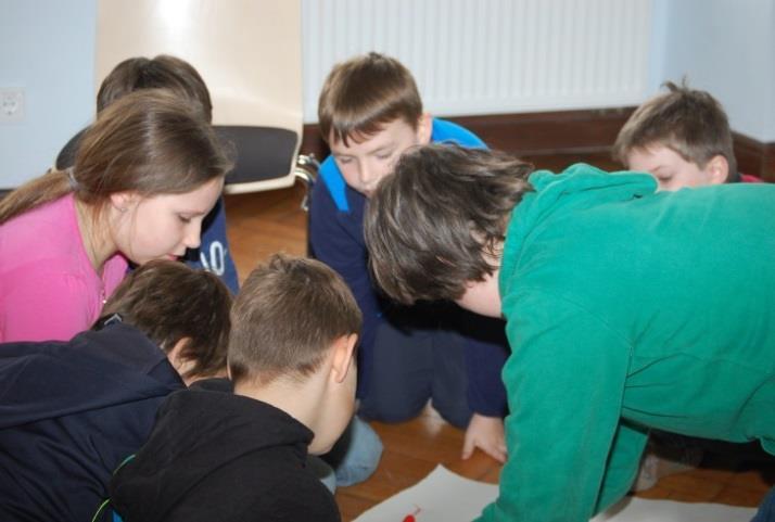 Gleichzeitig gibt es für Kinder und Jugendliche eigene Workshops: Wie funktioniert das Internet?