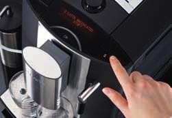 Doppelter Tastendruck für doppelten Genuss Über die One-Touch-Funktion bereitet die CM 5200 zwei Tassen Cappuccino oder zwei Gläser Latte Macchiato zu.