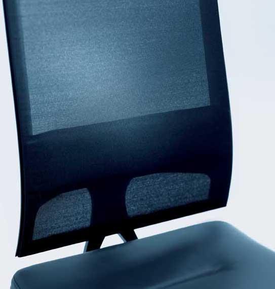 Die Auflagen der mit diesem Sitz kombinierbaren 3-D Armlehnen lassen