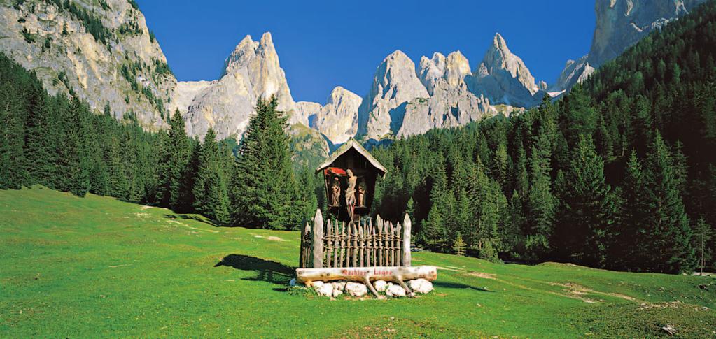 2 Santnerpass- Klettersteig, 2741 m 5 ½ Std. I 850 Hm I mittel Herrliche Felspartie mitten ins Herz von König Laurins Reich. Ausgangspunkt: Rosengartenhütte, 2339 m.