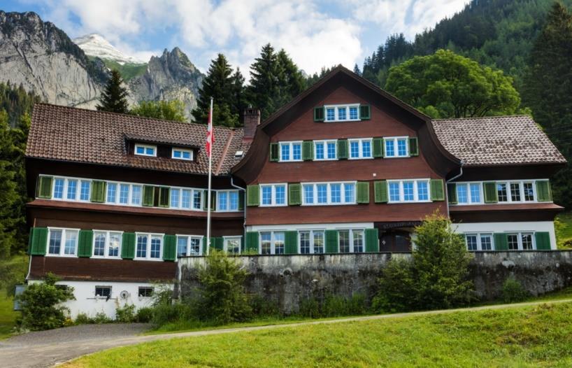 Das heimelige Toggenburger Holzhaus verfügt über 65 Betten auf 19 Zimmer verteilt.