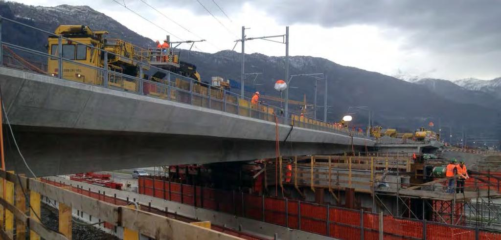 Absenken, Verschieben einer SBB Brücke A2 in Bellinzona, Schweiz Gewicht: 6 000 t Absenkdistanz: 2 m