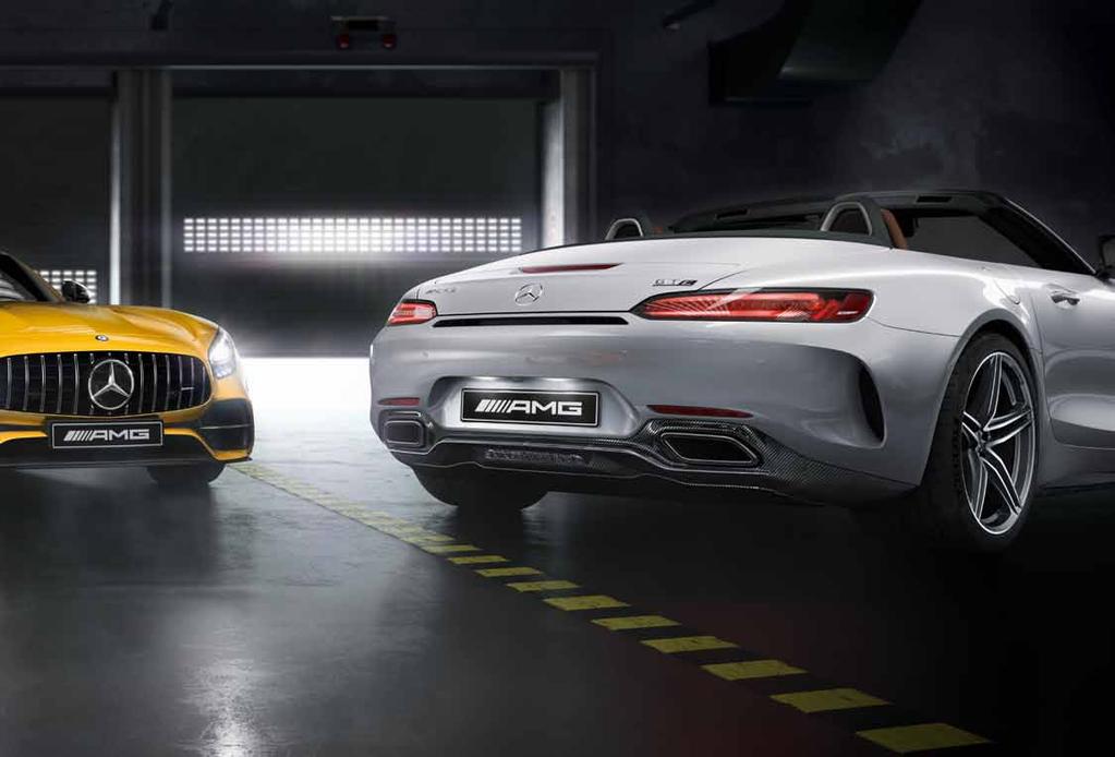 Beim Mercedes-AMG GT R und Mercedes-AMG GT C Roadster sind zusätzlich noch die Seitenschwelleraufsätze sowie exklusiv beim Mercedes-AMG GT R der Heckflügel aus Carbon.