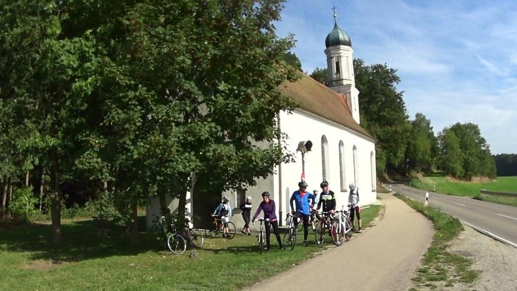 AUGSBURGER RADKURIER Mitgliederzeitung der Radsportfreunde Augsburg Ausgabe Nr. 96 November / Dezember 2015 Viel Sonne begleitete uns am 3.