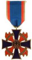 Feuerwehr-Ehrenkreuz in Bronze des Deutschen Feuerwehrverbandes Aktive Feuerwehrangehörige * Für hervorragende (über das normale Maß hinausgehende) Leistungen im Feuerwehrwesen, speziell beim