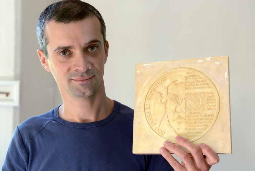 Porträt 3 Münzerfolg wie ein Olympiasieg Mit der 20-Euro-Sammlermünze 500 Jahre Reformation feiert Bildhauer Patrick Niesel seinen ersten großen Münzerfolg.
