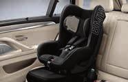 KOMFORTABLER SCHUTZ. Die BMW Kindersitze wachsen mit den Kindern mit und sorgen so immer für einen sicheren und komfortablen Transport. Patentierte Airpads im Kopfbereich.