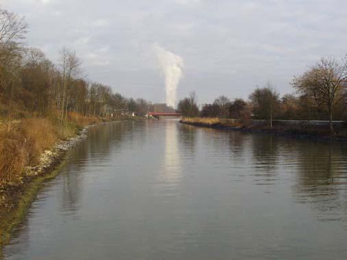 Rhein-Herne-Kanal Emscher Der Bau eines unterirdischen Abwasserkanals war bergbaubedingt lange Zeit nicht möglich.