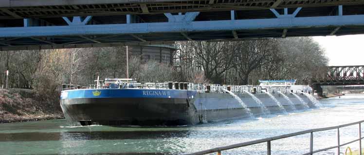 12 Güterverkehr Rhein-Herne-Kanal (RHK) Datteln-Hamm-Kanal (DHK) An den Eingangsschleusen zum Rhein-Herne-Kanal, der Schleuse Duisburg Meiderich und der Ruhrschleuse, wurden 21 insgesamt rund 15, Mio.
