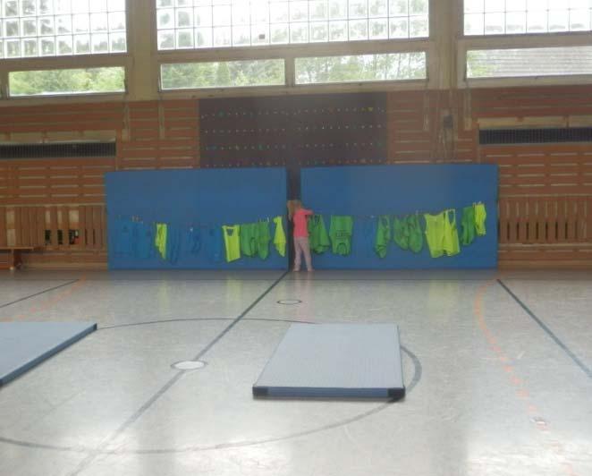 AG Spiel & Spaß (Sport und Spiel) (wird gehalten von Frau Drumm) Ist für Kids der Klassen 1 bis 4. Sie findet in der Turnhalle oder auf der Spielwiese statt.