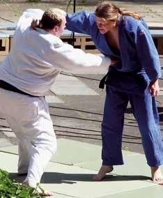 Schwerpunkt Kata-Wettkämpfe judo Kata-Training, mitwochs, 18:15-20:00 Uhr und freitags, 19:15-20:30 Uhr 14 Da Wettkämpfe eine einfache Kontrolle des eigenen Könnens bieten, betrachten wir sie als