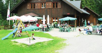 DIE GASTRONOMIE DIREKT BEIM PFAD Das Angebot speziell für Gruppen: In herrlicher Lage, oberhalb von Bad Wildbad, auf dem Sommerberg befindet sich das Hotel Restaurant Auerhahn.