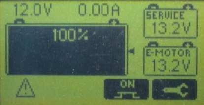 6 BETRIEB Die Software des BCM überwacht ständig die Spannung und den Strom der Haupt-Batterie(n) und erkennt die Vollladung wie auch deren vollständige Entladung.