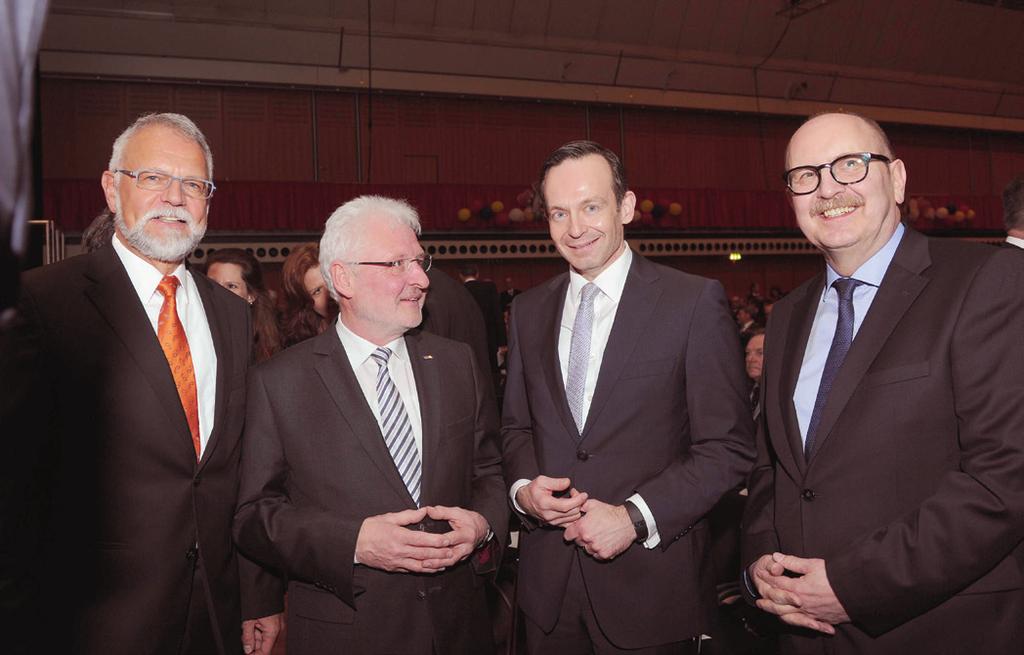 5 HOAI-Kampagnenseite 6 Mitglieder 8 Vizepräsident der Architektenkammer RLP, Frank Böhme; Präsident der Ingenieurkammer RLP, Dr. Horst Lenz; Wirtschaftsminister Dr.