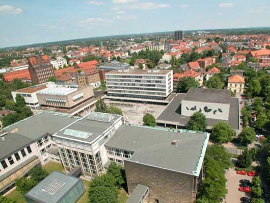 EnEff Campus: bluemap TU Braunschweig project goals energy-efficient optimization of the campus as an urban quarter doubling of the climate protection goals of the Federal Republic of Germany to