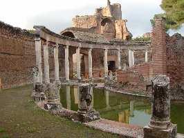 07. Vorlesung 26.11.2003 Augustusforum Das Augustusforum war dem Kriegsgott Mars geweiht. Der Plan des Forums entsprach dem des Forum Julium, war aber von 2 halbrunden Höfen flankiert.